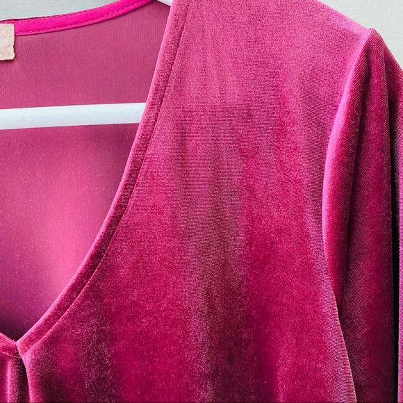 Altar'd State Long Sleeve Velvet Top Red Sz Small - Picture 5 of 10